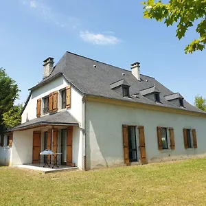 Hébergement de vacances La Bergerie, Maison Spacieuse Avec Grand Jardin, Vue Sur Les Pyrénées